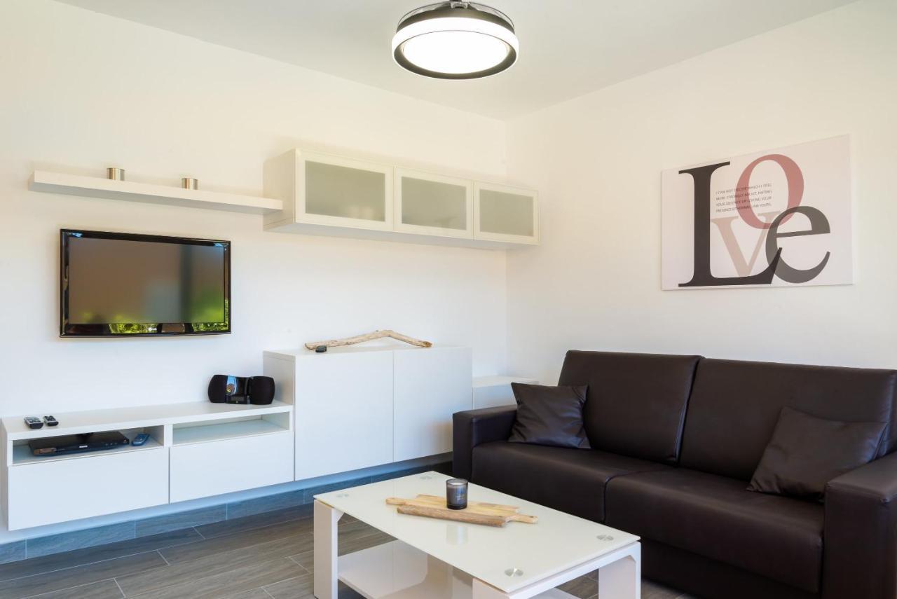 Casa Lucien - Newly Refurbished Apartment With Swimming Pool - Ideal For Couples Коральео Экстерьер фото